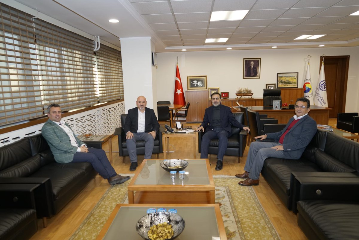 Konya Ticaret Odası Başkanlığına yeniden seçilen Selçuk Öztürk 'e hayırlı olsun ziyareti yapıldı. Ziyarete KONTİMDER Başkanı Gökhan Küçük, Başkan Yardımcısı Cüneyt Tat, Dernek Müdürü Mustafa Akkaş katıldı.  
#kontimder 
#konyaticaretodası