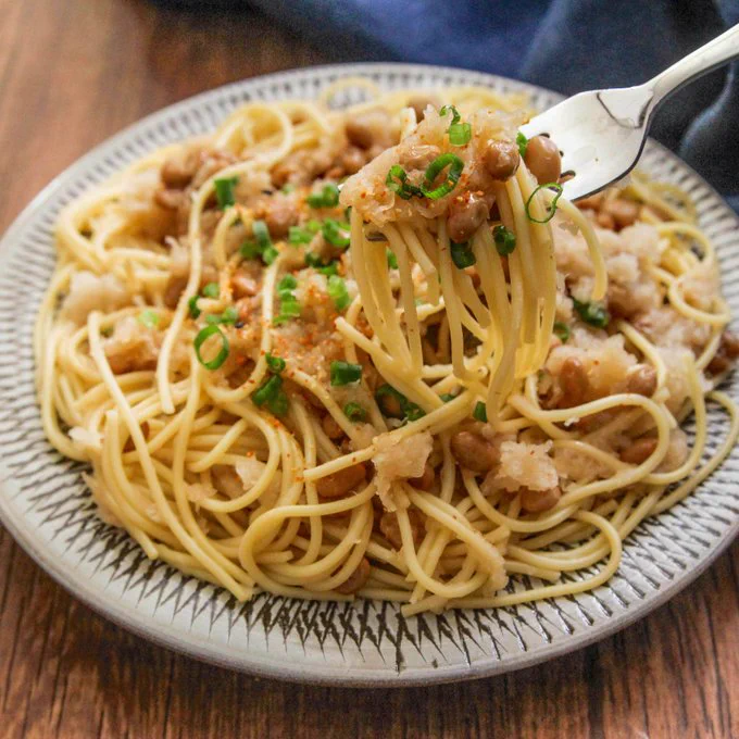 短時間で作ることができるから忙しいときにもぴったりそう！電子レンジで作れる「納豆パスタ」レシピ！