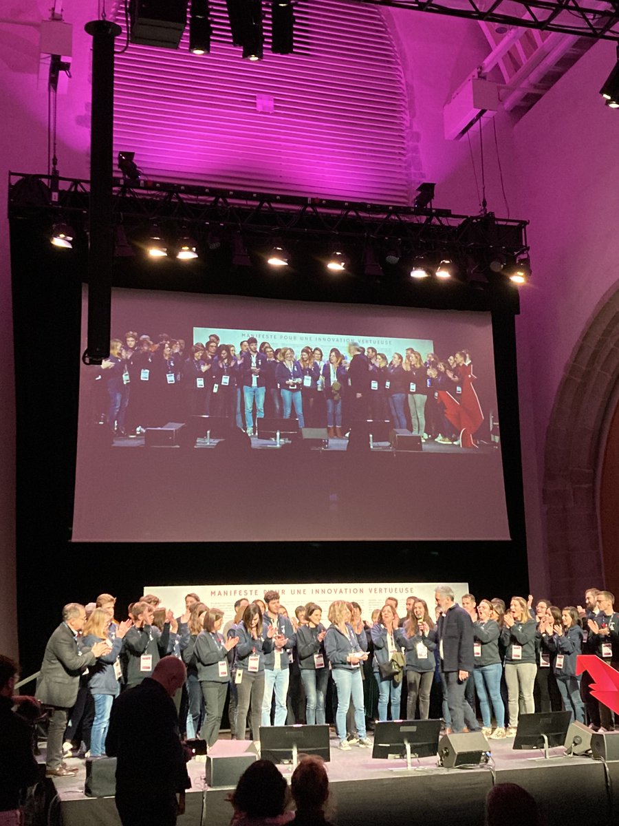 FondUnivRennes's tweet photo. Retour en quelques images sur la fin de journée d'hier : #digitalTC 2022. 
✍ Cette journée s'achevait par la signature du Manifeste pour une #InnovationVertueuse par les membres du comité de programmation avec  @S_langouet VP Partenariat de l'@UnivRennes1 partenaire de l'évt. https://t.co/nRx8noT8jb