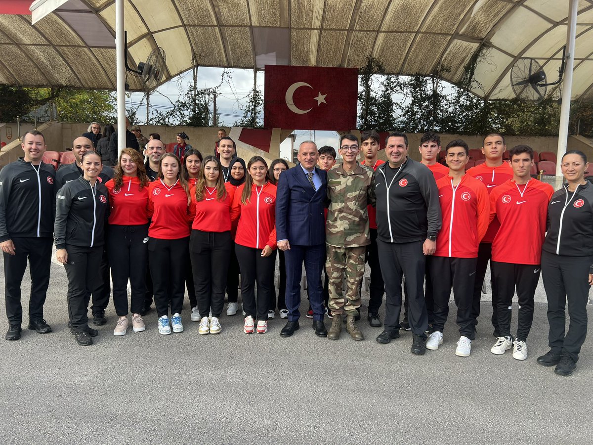 YGrhan's tweet photo. Olimpiyat şampiyonu millî okçu Mete Gazoz'un Antalya 3.Piyade Tugay ve Garnizon Komutanlığı Kışlasında gerçekleşen Askerlik Yemin Törenine katıldık.

Bizim için her zaman çok özel olan  milli sporcumuzun güzel ve anlamlı heyacanını paylaşarak sevincine ortak olduk.🇹🇷😊 https://t.co/rsL3JrKSyy