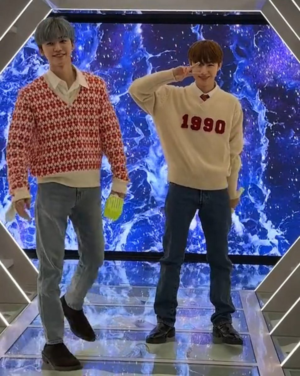jaemrenkyu's tweet photo. we can't blame jaemin calling renjun an innocent girl, i mean.. https://t.co/ROk9P7Xt0V