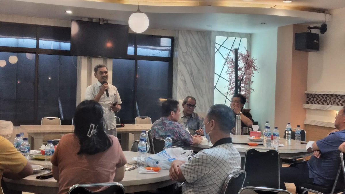 Yth Bapak Menteri BUMN <a href="/erickthohir/">Erick Thohir</a>  kenapa Bapak tidak mau mengurus PT.Kawasan Industri Makassar. Yang membebankan Biaya Perpanjangan 30% dari NJOP kepada Investor??? Padahal itu tdk ada perjanjian 30 tahun yang lalu! Tolong laksanakan Instruksi Presiden, Lindungi Investasi!