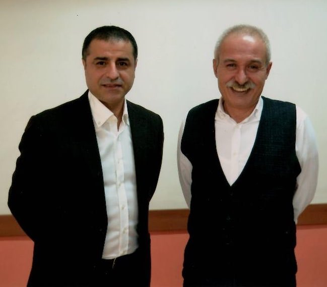 Hücre arkadaşım Dr. Selçuk Mızraklı'ya kumpasla verilen ceza Yargıtay'da bozuldu. Ne yazık ki henüz tahliye kararı verilmedi. 

Diyarbakır'ın iradesini çalanlar, Selçuk Hoca'nın ve binlerce tutsağın özgürlüğünü alanlar hukuk önünde hesap verecek.

Merak etmeyin, devran dönüyor.