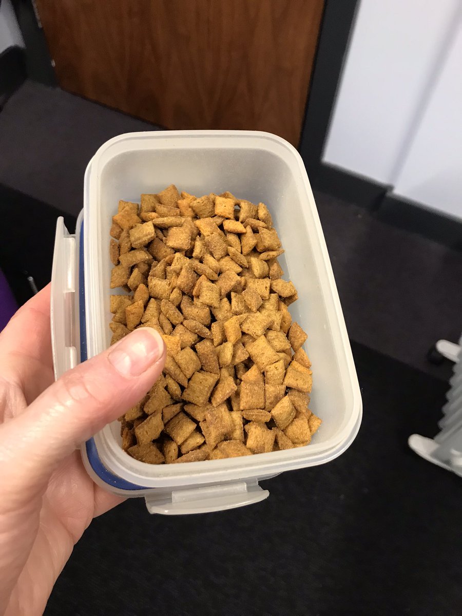 thelongswim's tweet photo. The crushing disappointment of discovering that I have once again brought the tub of cat treats to work instead of my breakfast. https://t.co/qgOG6Myu7V