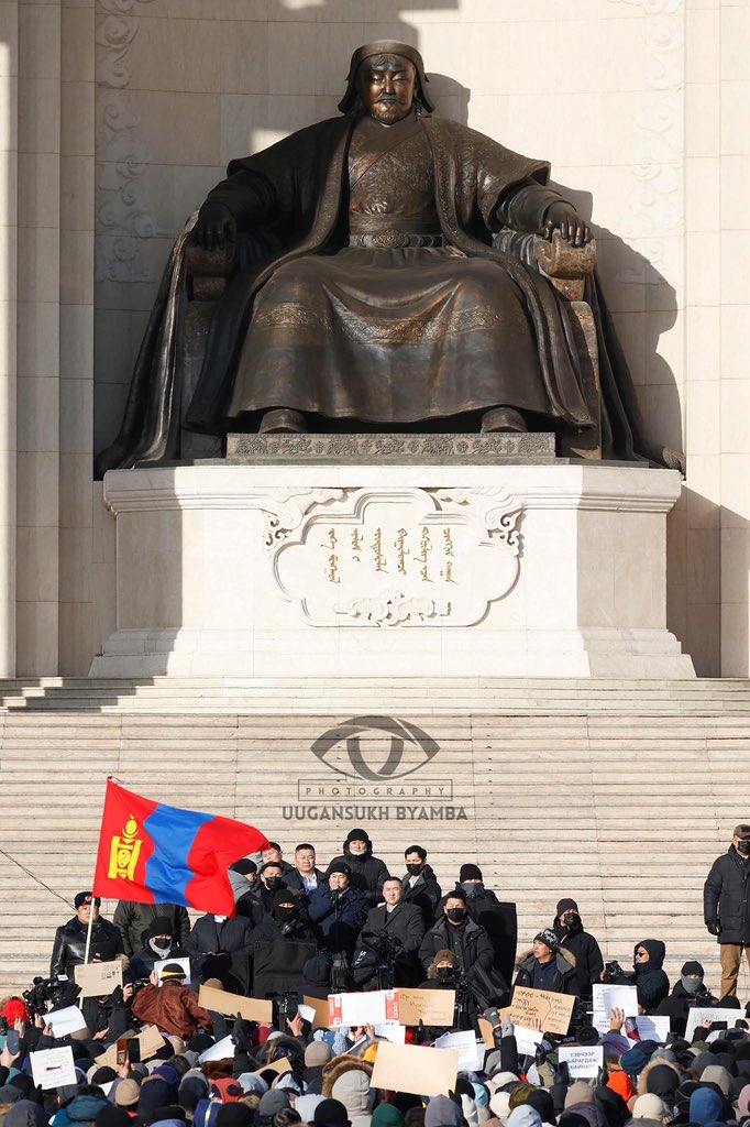 Алд бие минь алжааваас алжаатугай
Аху төр минь бүү алдартугай 
Бүтэн бие минь зовбоос зовтугай 
Бүрэн улс минь бүү сандартугай 
Алд бие минь амс хийвээс
Аху өр минь алдруузай 
Бүтэн бие минь амс хийвээс 
Бүрэн улс минь сандруузай...
Чингис хааны билиг сургаалиас