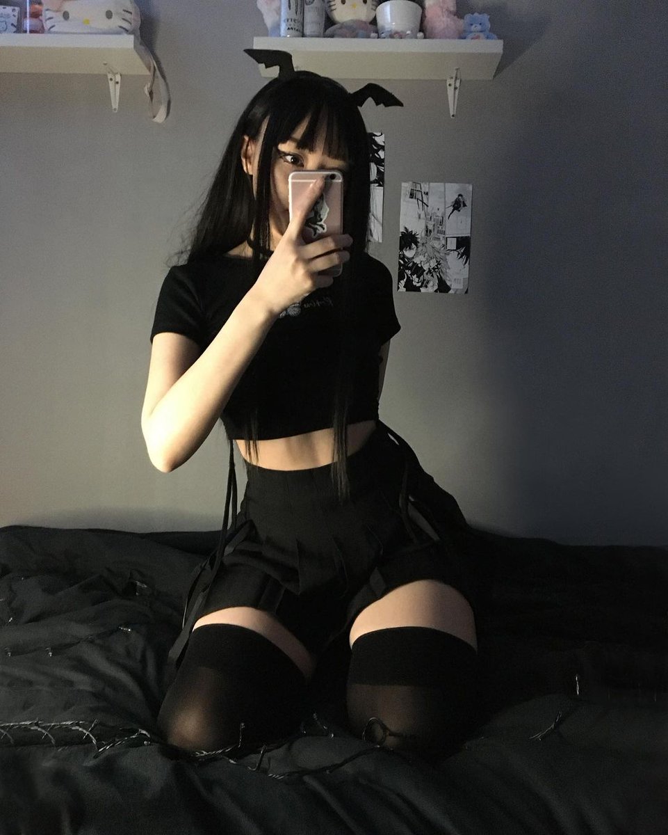 Cyberkiitty___'s tweet photo. old pics.. ✧‧. ♡

#egirl #thighighs #smoll #cute #lights #ears #skirt https://t.co/N4USUjwksW