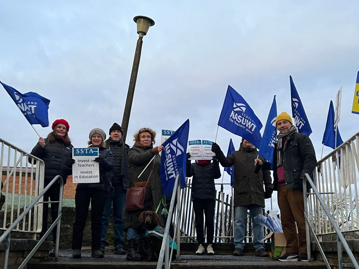 NASUWT_Scotland's tweet image. Shout out to teachers at St Andrews and St Brides in East Kilbride, South Lanarkshire! #betterdealforteachers