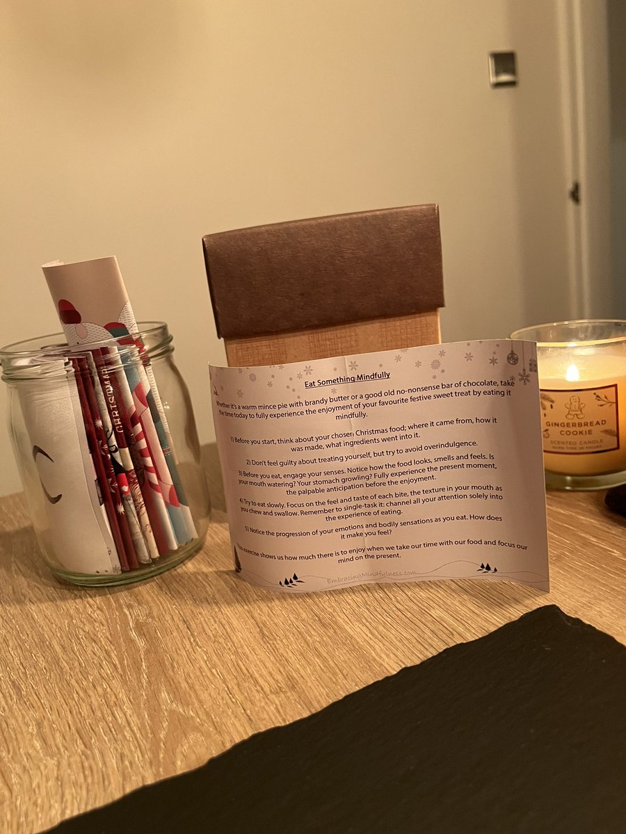 SocialCareHero's tweet image. Day 7 of the mindfulness advent 💫
‘Eat something mindfully’ 
Take this task today to indulge in a christmassy treat &amp;amp; notice how it makes you feel 🎄
#supportsocialcareheroes #supportsocialcare #socialcareheroes #supportsocialworkers