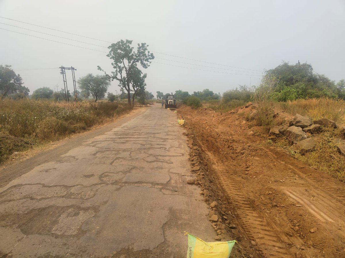 mlamangeshbjp's tweet photo. पर्व विकासाचे...
टाकळी - शिरसगाव - माळशेवगे रोहिणी राज्य मार्ग क्रमांक 383 वरील शिरसगाव ते माळशेवगे दरम्यान रस्ता रुंदीकरणाचे काम सुरू झाले आहे. कामाची एकूण किंमत २ कोटी ५० लक्ष.
- आमदार मंगेश रमेश चव्हाण
#रस्ते_विकास
#चाळीसगाव
#pwdworks https://t.co/tuPMq8fxaB