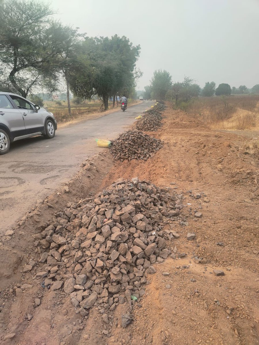 mlamangeshbjp's tweet photo. पर्व विकासाचे...
टाकळी - शिरसगाव - माळशेवगे रोहिणी राज्य मार्ग क्रमांक 383 वरील शिरसगाव ते माळशेवगे दरम्यान रस्ता रुंदीकरणाचे काम सुरू झाले आहे. कामाची एकूण किंमत २ कोटी ५० लक्ष.
- आमदार मंगेश रमेश चव्हाण
#रस्ते_विकास
#चाळीसगाव
#pwdworks https://t.co/tuPMq8fxaB