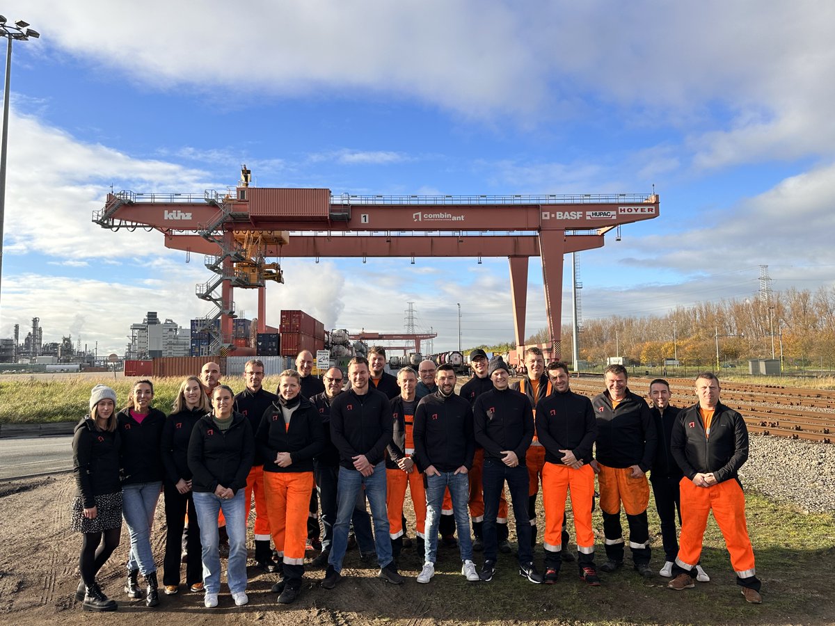 Lowering the temperature inside the office, but creating warmth for the staff of Combinant nv with a fleece jacket.