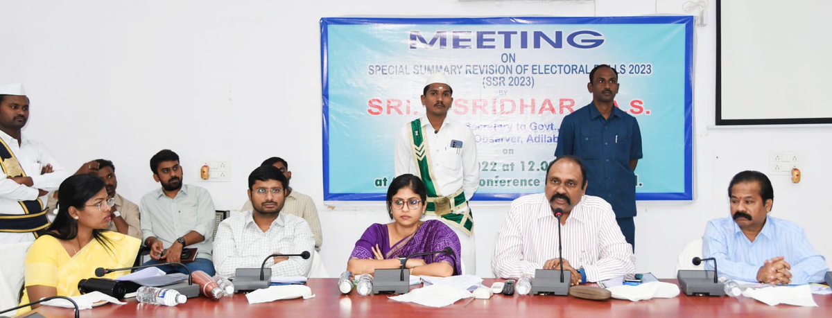 Collector_ADB's tweet photo. అర్హులైన ప్రతి ఒక్కరి పేరు ఓటరు జాబితాలో నమోదు చేయాలని,పార్టీల ప్రతినిధులు సహకరించాలని ఎలక్టోరల్ పరిశీలకులు ఈ.శ్రీధర్ అన్నారు.రాజకీయ పార్టీల ప్రతినిధులు,అధికారులతో సమావేశం నిర్వహించారు.జిల్లా కలెక్టర్ సిక్తా పట్నాయక్(1/2)
#IRegister #EveryVoteCounts 
#cometogther
@SpokespersonECI https://t.co/CpYCa4PTzF
