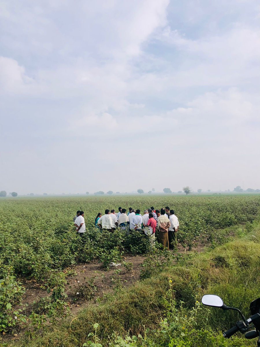 KisanSabha's tweet photo. T Sagar, Manager M. Prakashan Master , Geyanand, Ex MLC, Chandrashekhar Reddy, state joint secretary of #AlKS, Venkateswara Baru, State committee Member of Aiks among others visited the fields on their way to Salem Jail. (2/2)

#Onwardsto35thAIKSConference #AIKS35Conference https://t.co/TOPC3Ybcbq