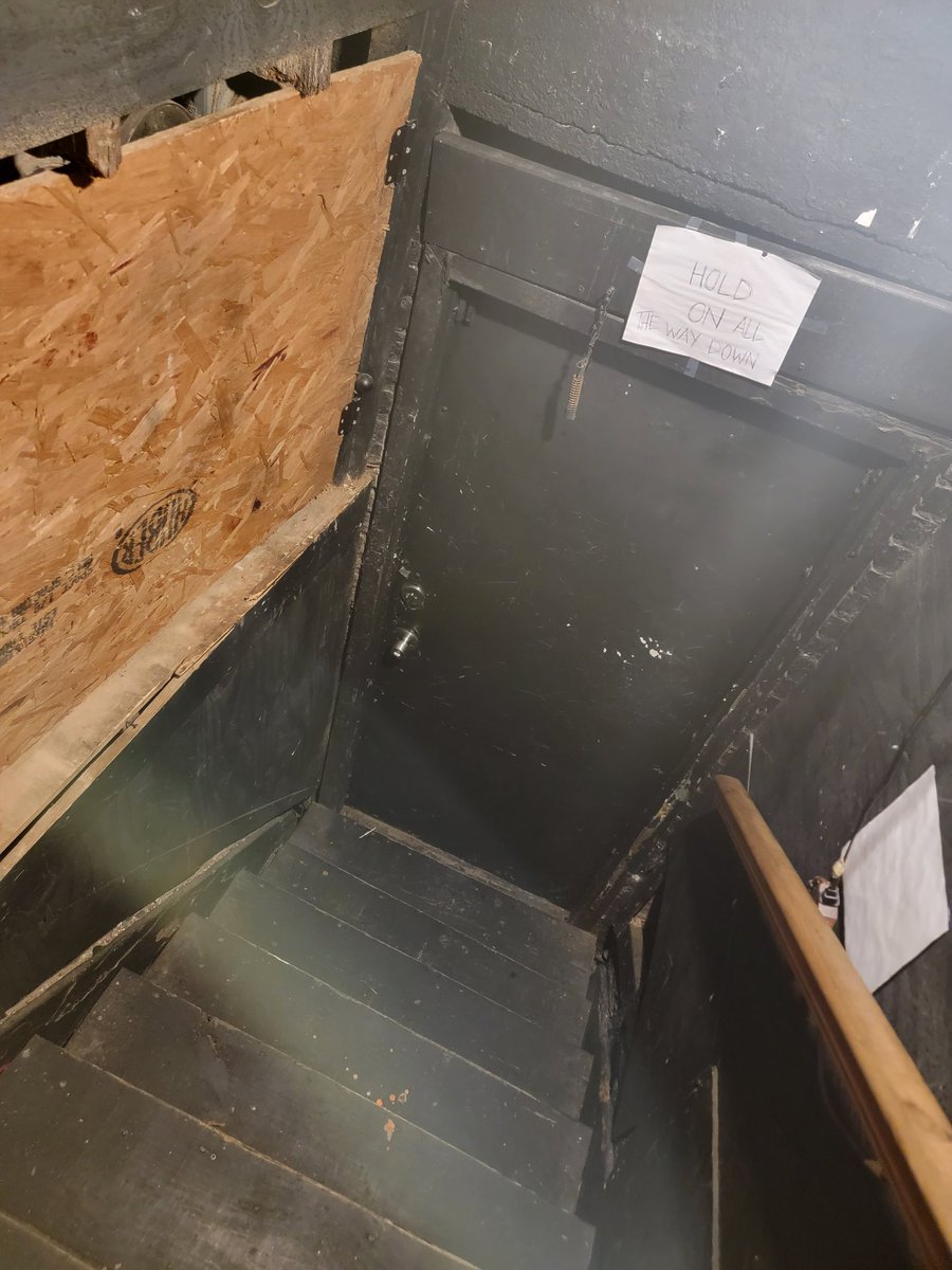 DJMELIVE's tweet image. Went to the trenches for this MIX TONIGHT!! #ForTheDjs #Atlanta #HipHop #Music #Party