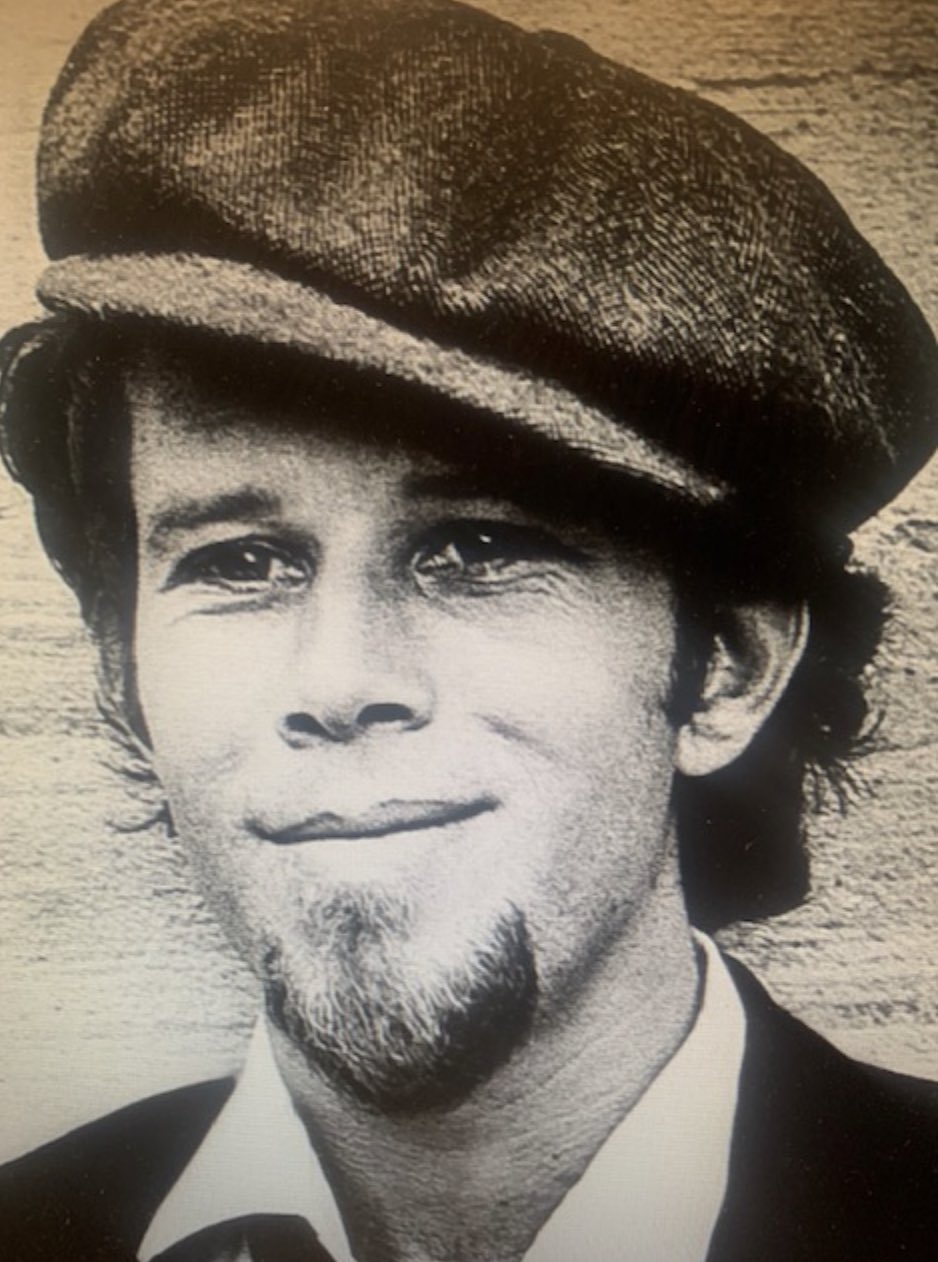 Happy 74th birthday to Tom Waits today. 