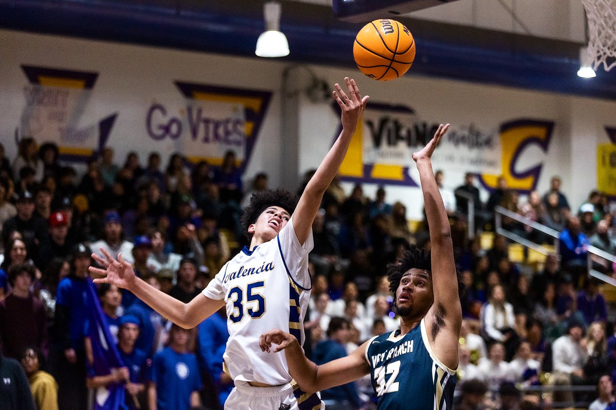 chris_t_torres's tweet photo. FINAL: West Ranch (@The_RanchHoops) defeats Valencia 72-64 in a #Foothill League match up on Tuesday, Dec. 6, 2022. (Chris Torres/@SCVSignal) 

#SCV #Signal #WestRanch #Valencia #photojournalism #CIF @SignalSports https://t.co/Rf2jWAxNey
