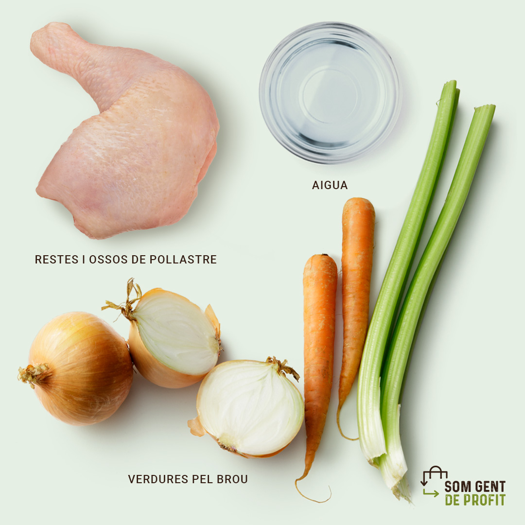 Sabem que per fer passar el fred, no hi ha res com un brou ben calentó! 🍲 Doncs a somgentdeprofit.com us deixem una recepta per fer una sopa casolana de pollastre i verdures. Qui s'anima a cuinar-la amb aliments d'aprofitament? 🤤