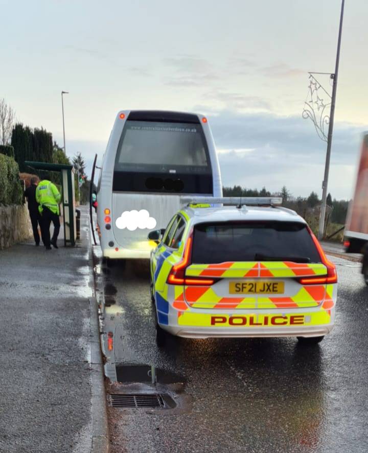 PSOSRoads's tweet photo. #A93 at #Milltimber in #Aberdeen
School bus driver speaking on mobile telephone fails to notice subtle luminous Volvo.
Report to @COPFS and @TrafficCommsGB
#NERPU https://t.co/4m0f5dAB7I