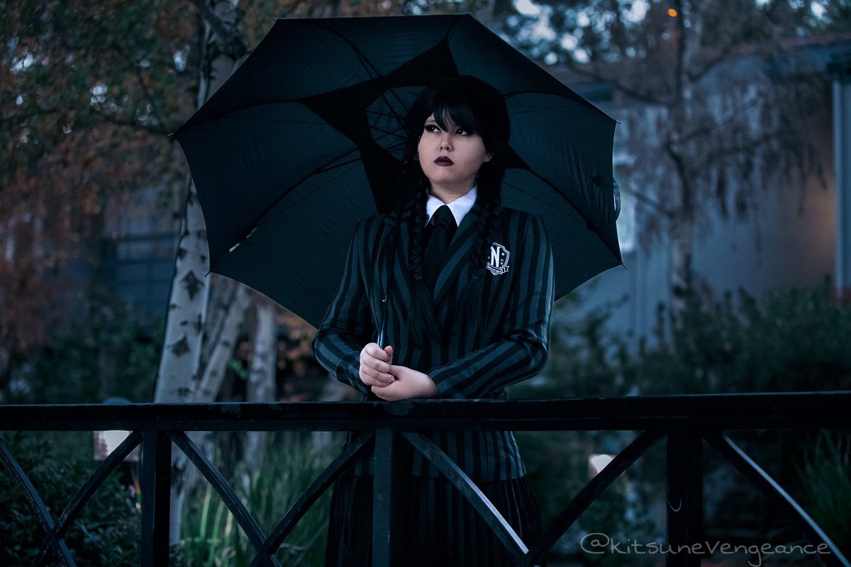 KitsyVen's tweet photo. "For the record, I don’t believe I’m better than everyone else. Just that I’m better than you.” ~ #wednesdayaddams 
Recently got to do a Wednesday cosplay and it was so fun! 🦇
Jacket from @HotTopic.
.
#Wednesday #wednesdayaddamscosplay #AddamsFamily #Netflix #hottopic #cosplay https://t.co/KtCpXtL7fU