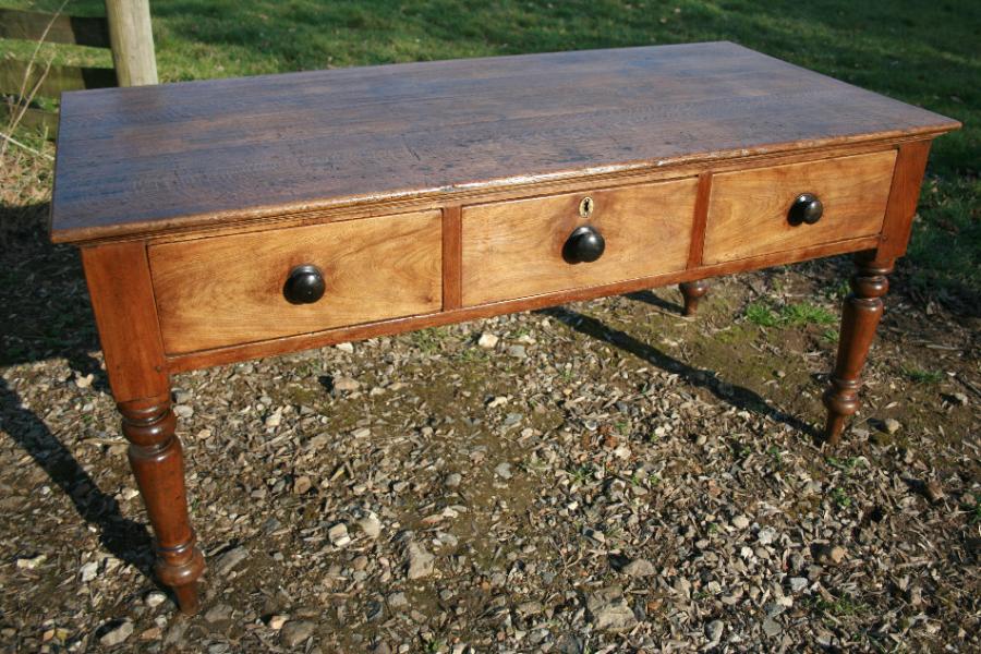 AntiqueTables1's tweet photo. A gorgeous 3 drawer oak and walnut server with wooden handles and four plank top. Server has turned legs and stands well. Can be used as desk or server. Circa 1880
https://t.co/owC2Xyfwt2
#antiqueserver #antiquetable #antique #furniture #interiordesign #decor #homedecor https://t.co/mCVJu6wt7b