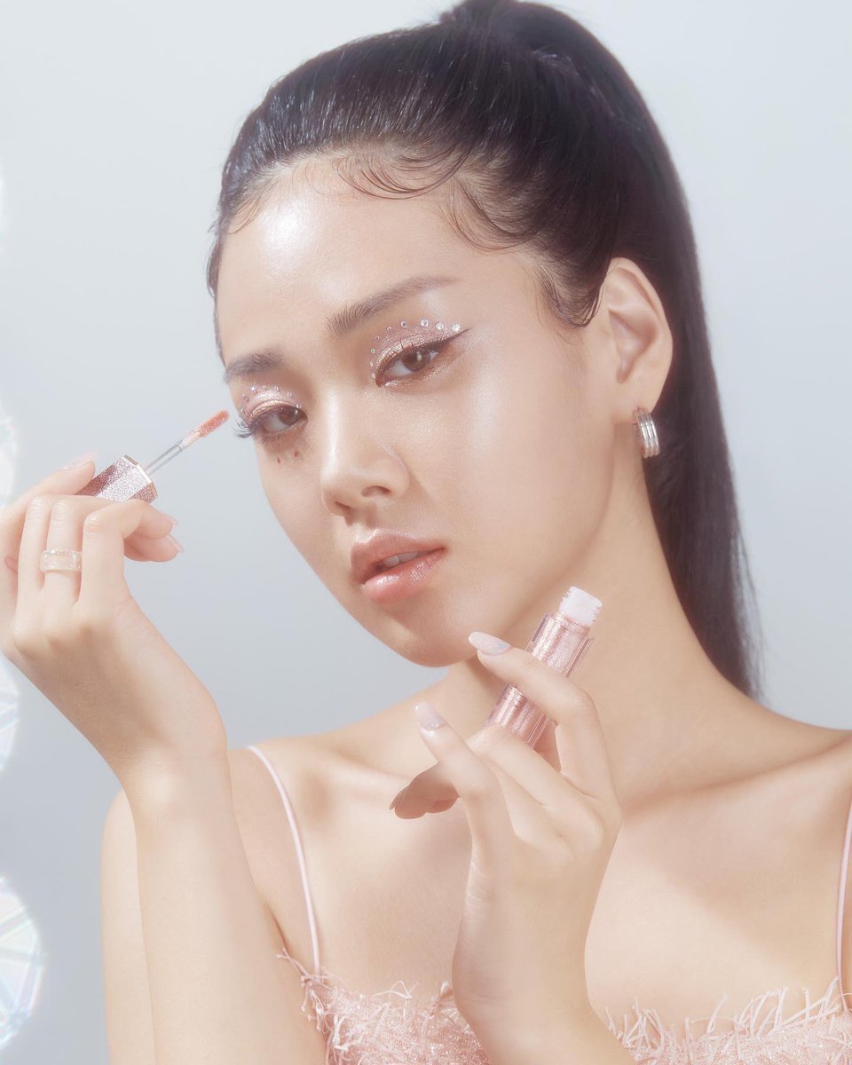 nakedbibi's tweet photo. #DearDahlia #홀리데이컬렉션 #디어달리아 💋✨ https://t.co/ShnZP0Uykn
