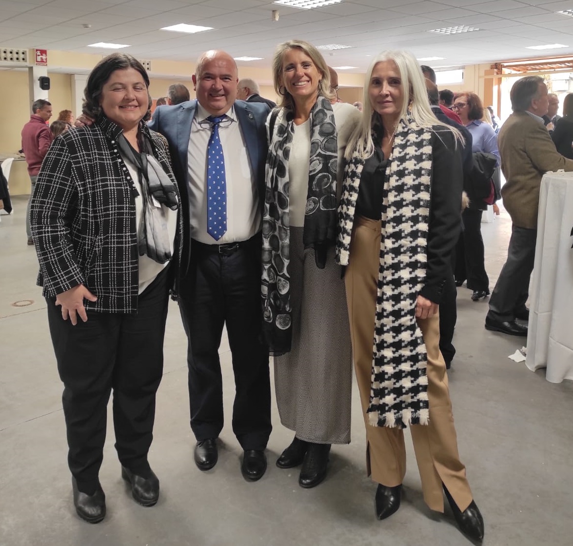 COAFHuelva's tweet photo. 🗣😊🫂Hace días que comenzaron los almuerzos de empresas e instituciones y el COAF volvió a ser invitado por los compañeros en la Union Profesional, los/as amigos/as del #CoitiHuelva (Colegio de Ingenieros Técnicos Industriales) #Navidad2022 #Unionprofesional #AFColegiado #Huelva https://t.co/pKJsCYsIyt