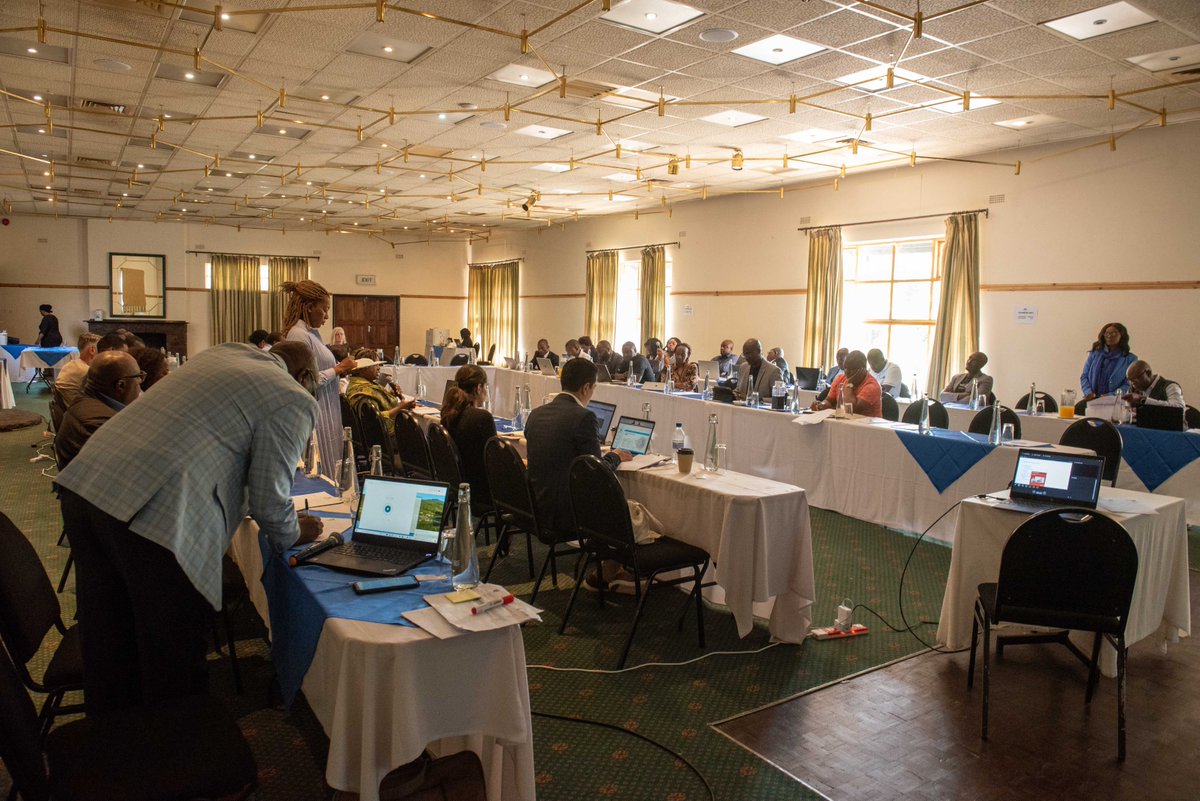 In order to connect all children in🇿🇼 to the internet we need to first map all 10,147 schools in real-time in order to establish infrastructure and connectivity needs- <a href="/JaimeArchM/">Jaime Archundia</a> explains Mapping, a Pillar of <a href="/gigaglobal/">Giga</a>'s work @ the "Re-Imagine Education" workshop in Nyanga