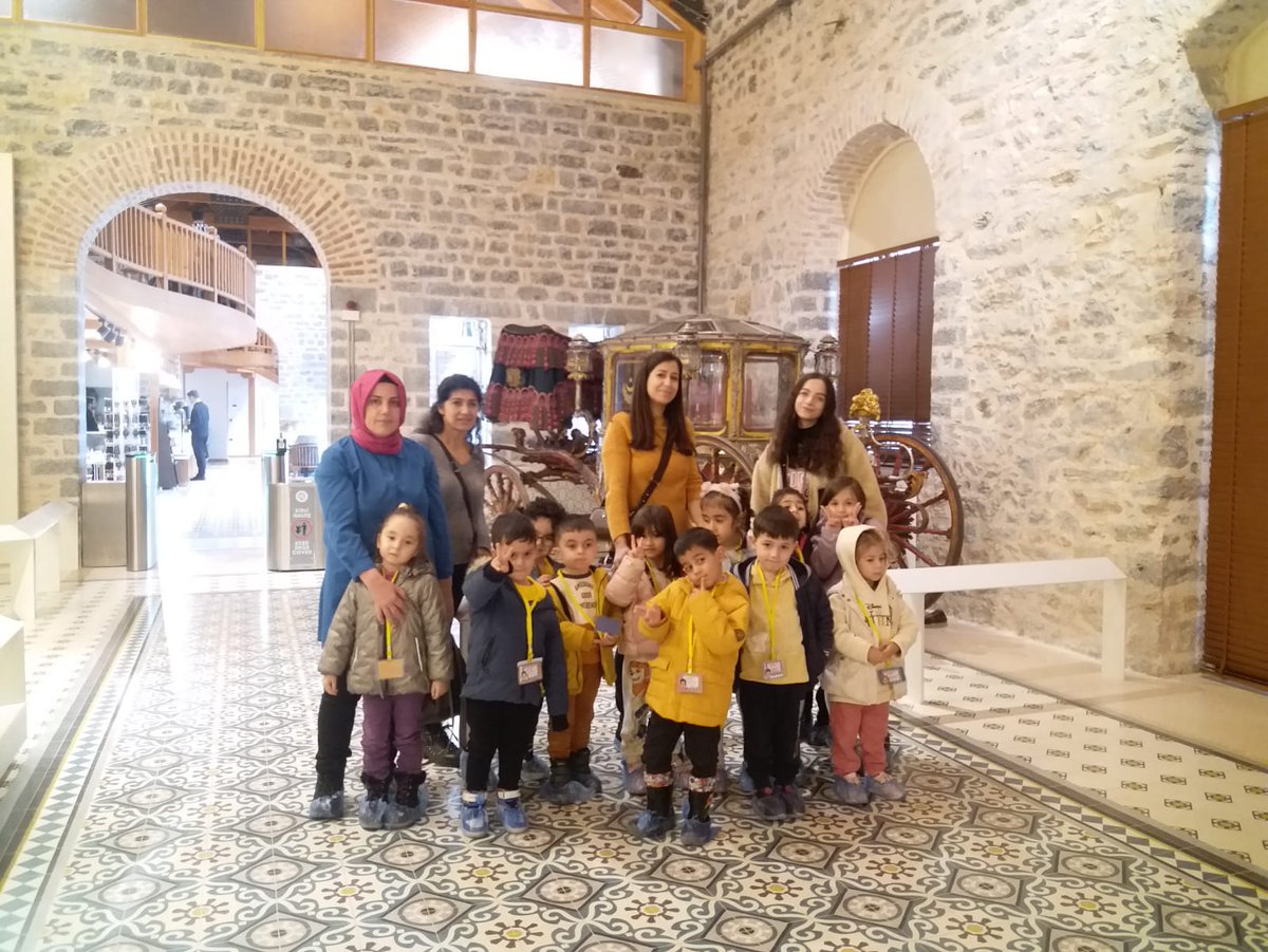 MithatpasaM's tweet photo. Uygulama anaokulu öğrencilerimiz beykoz cam ve billur müzesini ziyaret ettiler ve cam atölyesi etkinliğine katıldılar. https://t.co/RYtVaVpi6l