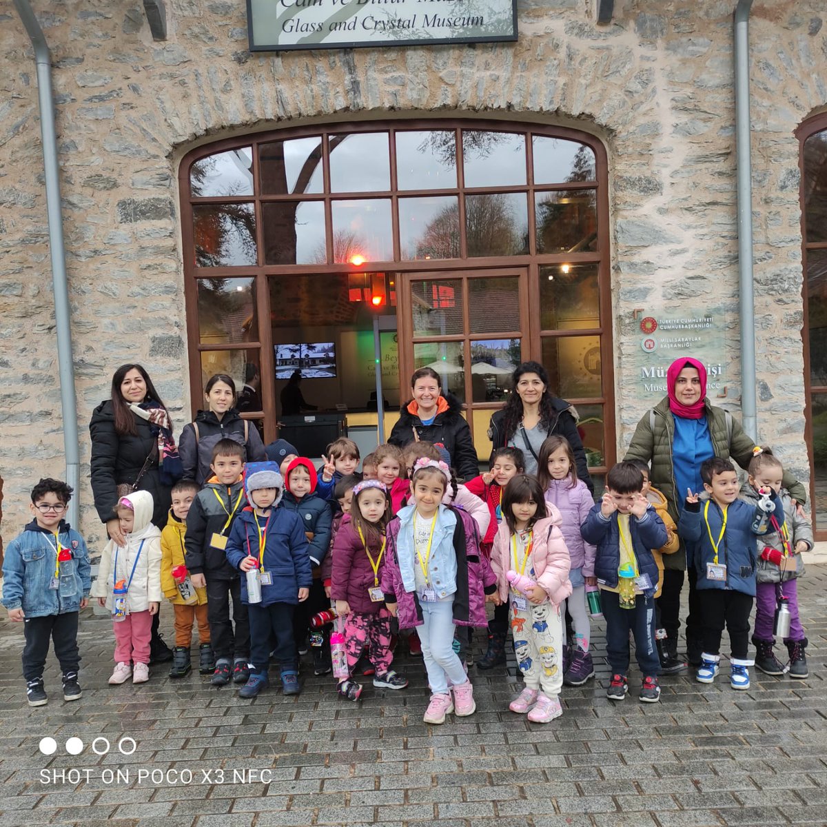 MithatpasaM's tweet photo. Uygulama anaokulu öğrencilerimiz beykoz cam ve billur müzesini ziyaret ettiler ve cam atölyesi etkinliğine katıldılar. https://t.co/RYtVaVpi6l