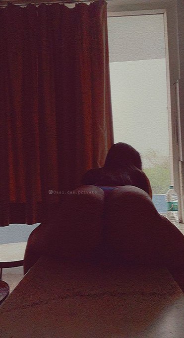 SOMETIMES I FEEL REALLY DOWN 😔😔 BUT THEN I REMEMBER L HAVE A BIG ROUND ASS AND I FEEL HAPPY AGAIN.😜🍑💦😮&zwj;💨<a href="/tag/retweeetplease"class="tags"><span>#retweeetplease</span></a>