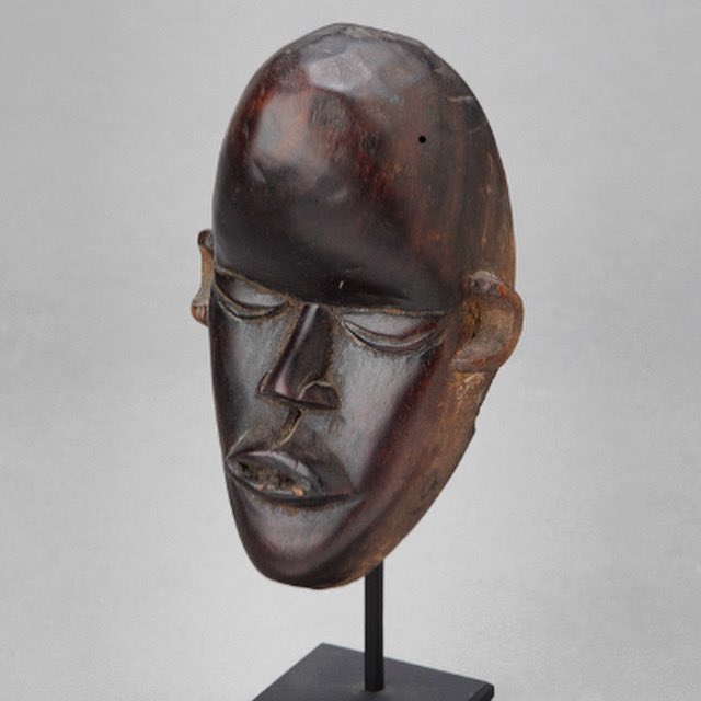 Masque anthropomorphe.
Peuple Dan.
Liberia, XIXeme s.
Coll. @neworleansmuseumofart 

🇬🇧
Anthropomorphic mask.
Dan people.
Liberia, 19th century.
Coll.  NOMA

#africa #dan #tribalart #arttribal #artspremiers #masque #mask #afrique