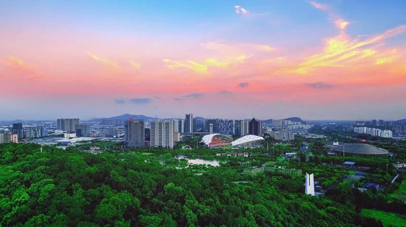 WuxiCity's tweet photo. Two county-level cities in #Wuxi, Yixing, and Jiangyin, were recently listed as part of the top 100 counties and cities in China in 2022 for their comprehensive tourism competitiveness. Better go for a look when you're in the city! https://t.co/VHe74MjywJ