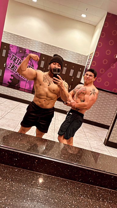 #bodybuilding pose down with my little brother https://t.co/v87e9AliQU<a href="/tag/bodybuilding"class="tags">#bodybuilding</a>