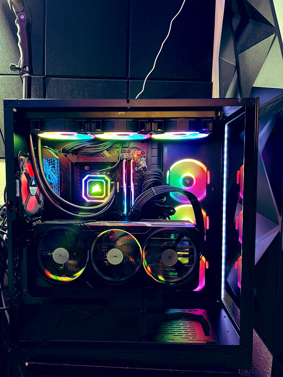 ReleaseRadarYT's tweet photo. New PC build, thoughts?
RTX 4090 gigabyte gaming 
Ryzen 9 7900x
32Gb Gskill DDR5 6000mhz
Asus X670-e 
Corsair AIO 360ml
Lian Li o11 Dynamic XL w/ vertical mount
3x 4TB HDDs
2x 2TB 970evo M.2 SSDs
1200w Asus Thor PSU

#gamingpc #pcmr #pc #gaming #nvidia #amd #pcbuild https://t.co/czEwzr0rvO