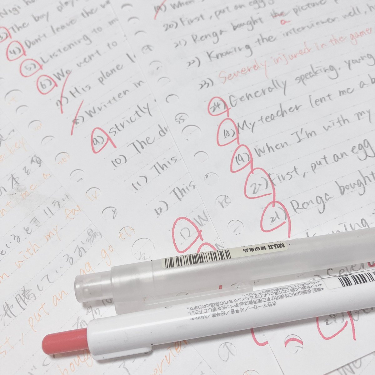 cocolo_study's tweet image. 明日の期末考査に向けての論表の勉強〰️✍🏻💭

論表とコミュ英は本当に苦手…
英語は中学の頃から勉強の仕方がわからず苦手です😭

明日は現国、論表、保体！
頑張ります👊🏻🤍

 #勉強垢