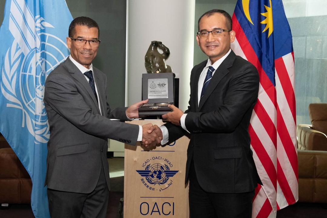 imigresenmy's tweet photo. Lawatan rasmi YBhg. Dato' Sri Khairul Dzaimee bin Daud, Ketua Pengarah Jabatan Imigresen Malaysia ke Ibu Pejabat Pertubuhan Penerbangan Awam Antarabangsa (ICAO), Kanada sempena ICAO Public Key Directory (PKD) Key Import Ceremony - New Digital Certificate.

https://t.co/33Zp3PPEuB https://t.co/KiaMIobZMi