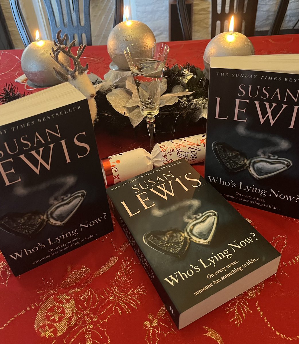 MERRY CHRISTMAS 🎄 if you know someone who’d like to receive a book in their stocking I have 3 to give away. Just RT and follow and one could be yours. 🎄🎄🥳🥳🍷🍷