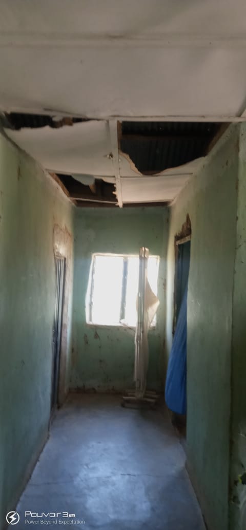 TrackaNG's tweet photo. The only health facility in the community, that accommodates an estimated number of 4000 residents.

We call on @PLSGov and @LalongBako to address this issue urgently and ensure the PHC is renovated and functioning for citizens' use.

#PHCsAccountability https://t.co/bLbhL14kSt