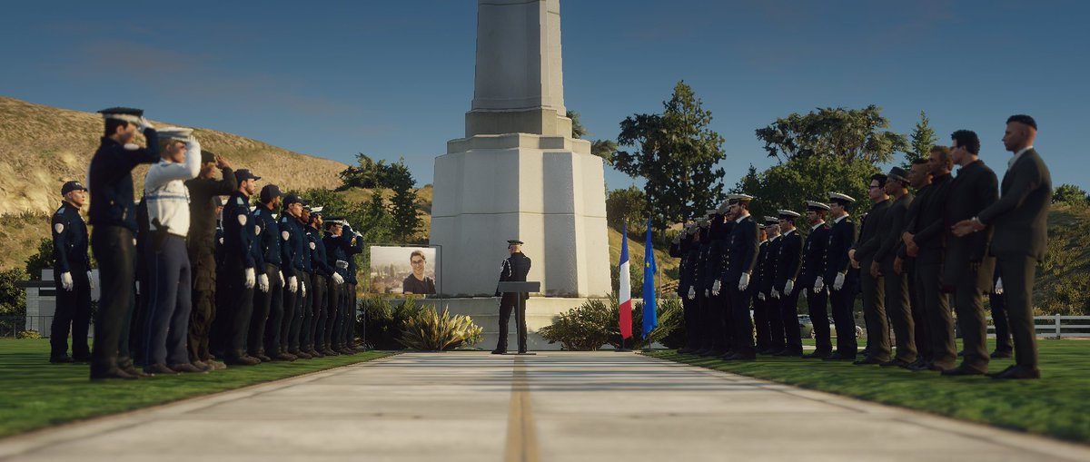 Les <a href="/StudiosDCPJ/">STUDIOS DCPJ 🇫🇷🇪🇺</a>  rendront hommage ce soir à <a href="/piiiblo/">piiiblo™</a>.  
Membre de l'association, policier adjoint depuis 2018 et  décédé en 2021 dans le cadre de sa scolarité de Gardien de la Paix à l'ENP de Nîmes.  #Servir 

1 an déjà 🕯🙏🕊 Tu nous manques😔