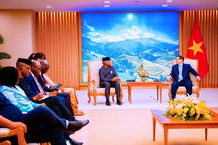 oyin_ng's tweet photo. OSINBAJO, VIETNAMESE VP, PRIME MINISTER ON HOW RELATIONSHIP BETWEEN NIGERIA, VIETNAM CAN YIELD BETTER BENEFITS

**VP attends State Banquet hosted by counterpart, holds bilateral talks with Vietnamese Prime Minister

**Both countries need more high-level engagements, leaders say https://t.co/2qUkMeQWue