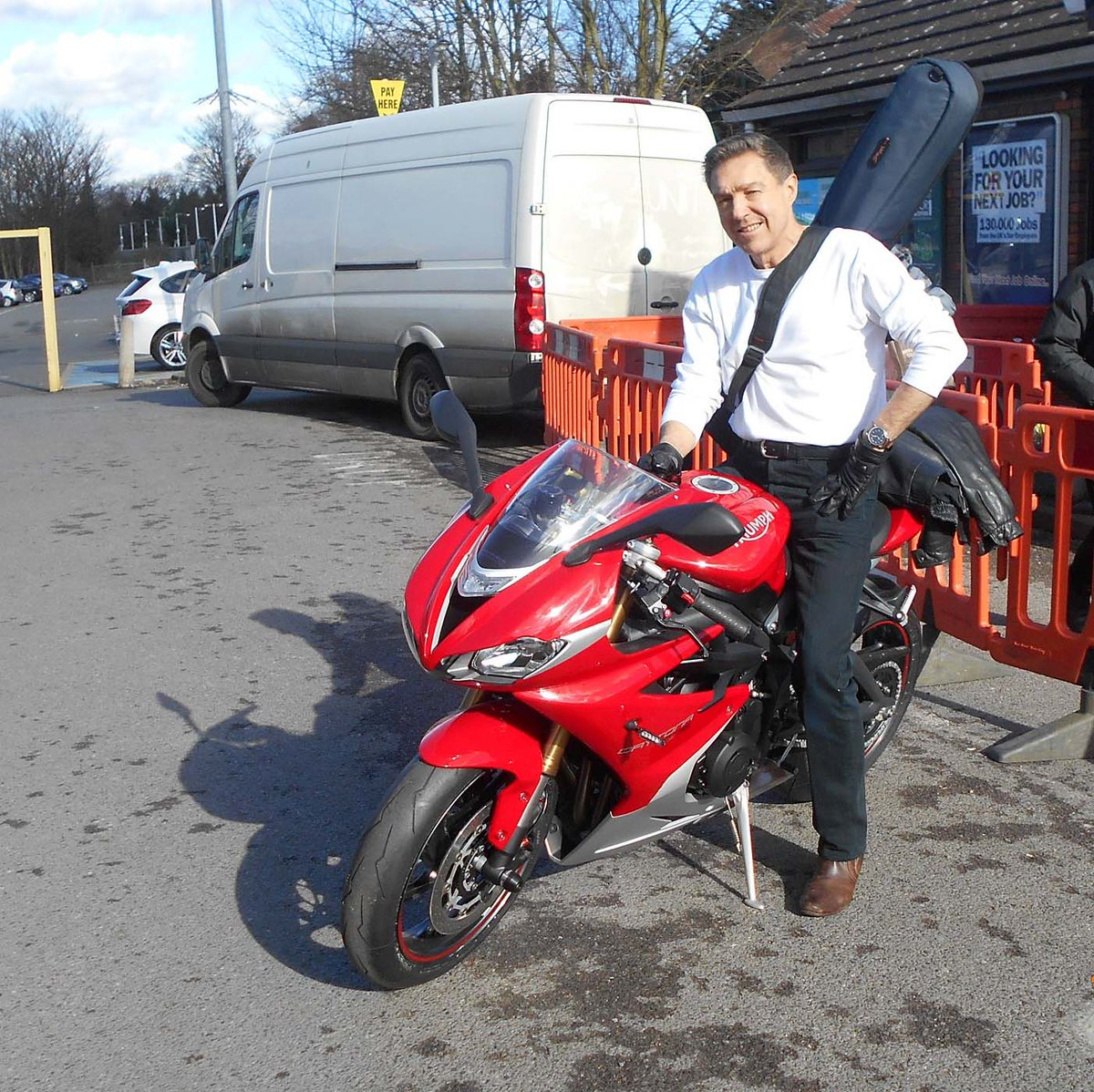 CountryBellesUK's tweet image. Wed 7th Dec 8pm UK belter-radio.com Indie fusion Show Featured Artist @MickjclarkJ 
Resident Artist @studeo_music 
with @TheDarrenHolla1 @jimmy_leemorris @MarinaFlo @RedOverRedMusic @theevesmusic @SKERRYVORE @JessieLRitter @tidelines_music @TheEmperorsCork @johnnyferrari