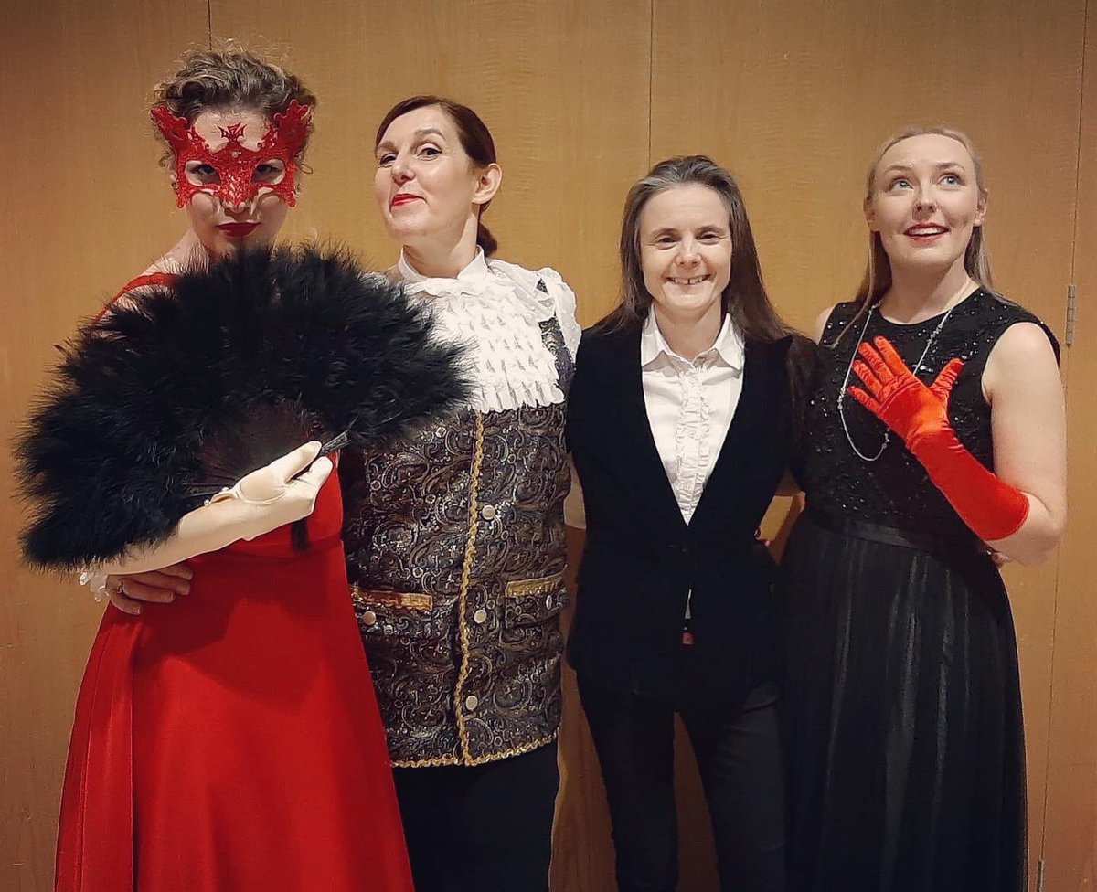 KatyAllanSop's tweet photo. 🎭 What a privilege to make my debut with @PrestonOpera at the weekend! Playing the role of Adele in Act 2 of Strauss’ “Die Fledermaus” 🥂
⠀
Thank you to the talented @HHconductor, Nathan Smith (conductor) and Marie'Louise Lane (soprano and director)! https://t.co/HTjCSguKCB