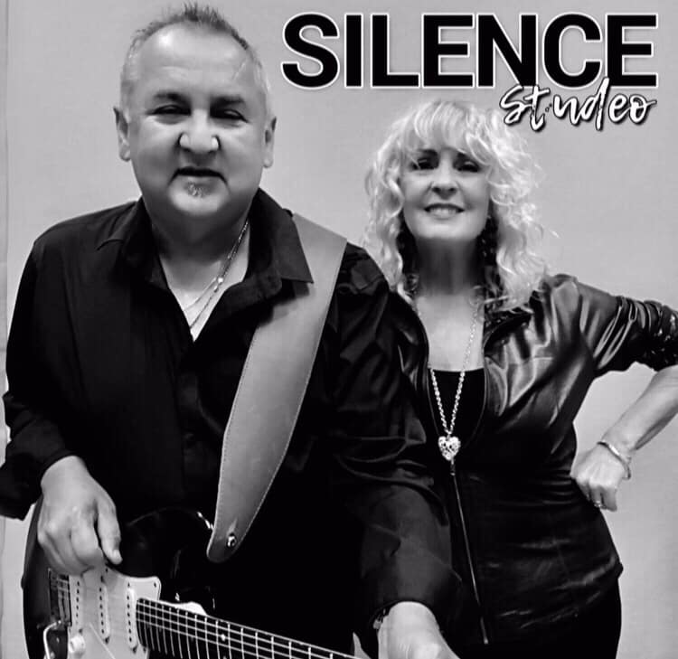 CountryBellesUK's tweet image. Wed 7th Dec 8pm UK belter-radio.com Indie fusion Show Featured Artist @MickjclarkJ 
Resident Artist @studeo_music 
with @TheDarrenHolla1 @jimmy_leemorris @MarinaFlo @RedOverRedMusic @theevesmusic @SKERRYVORE @JessieLRitter @tidelines_music @TheEmperorsCork @johnnyferrari