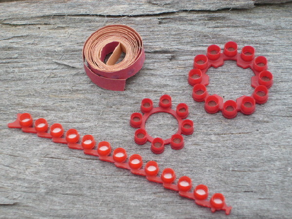 Voller stolz präsentierte die Polizei bei ihrer Pressekonferenz die sichergestellten Munitionsvorräte, die von den #Reichsbürgern gehortet wurden. "Der Umsturz war nur eine Frage von Stunden, wir haben ihn verhindert", verkündete der Leiter der Ermittlungen sichtlich berührt.