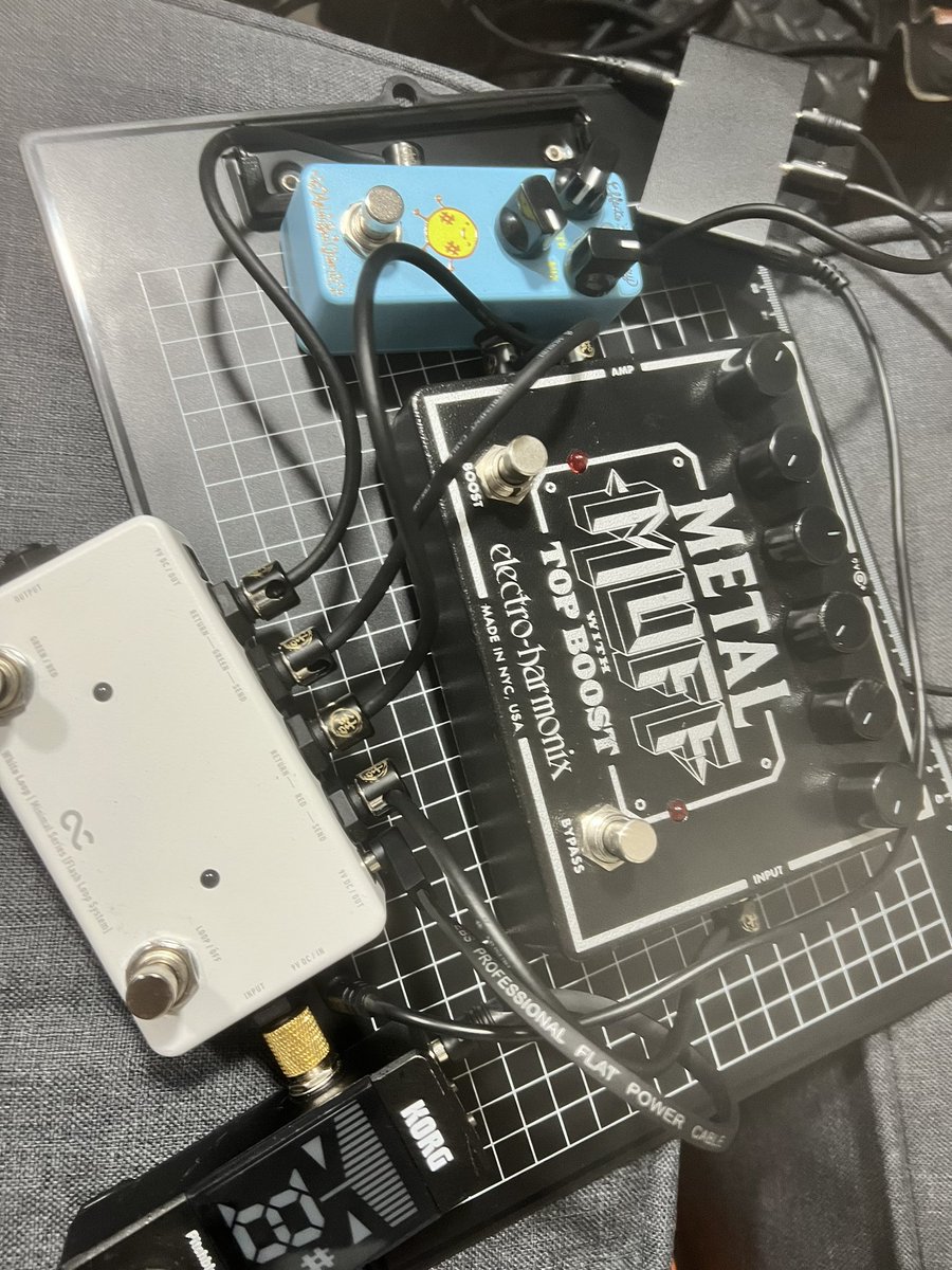asaziru390's tweet photo. メタルはのっぴきならん程弾けませぬが、#dragonfly の為にボード組み組み…
ボード2発目はfuzz抜き、シンプルなディストーションで #metalmuff と #メロンパンコーラス 😏
ギグバッグに放り込めるようにA4サイズ内で自作ボード作りまする🔥 https://t.co/DAbwRUmICN