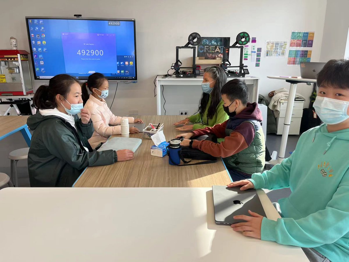 elizabeth baker tweet media