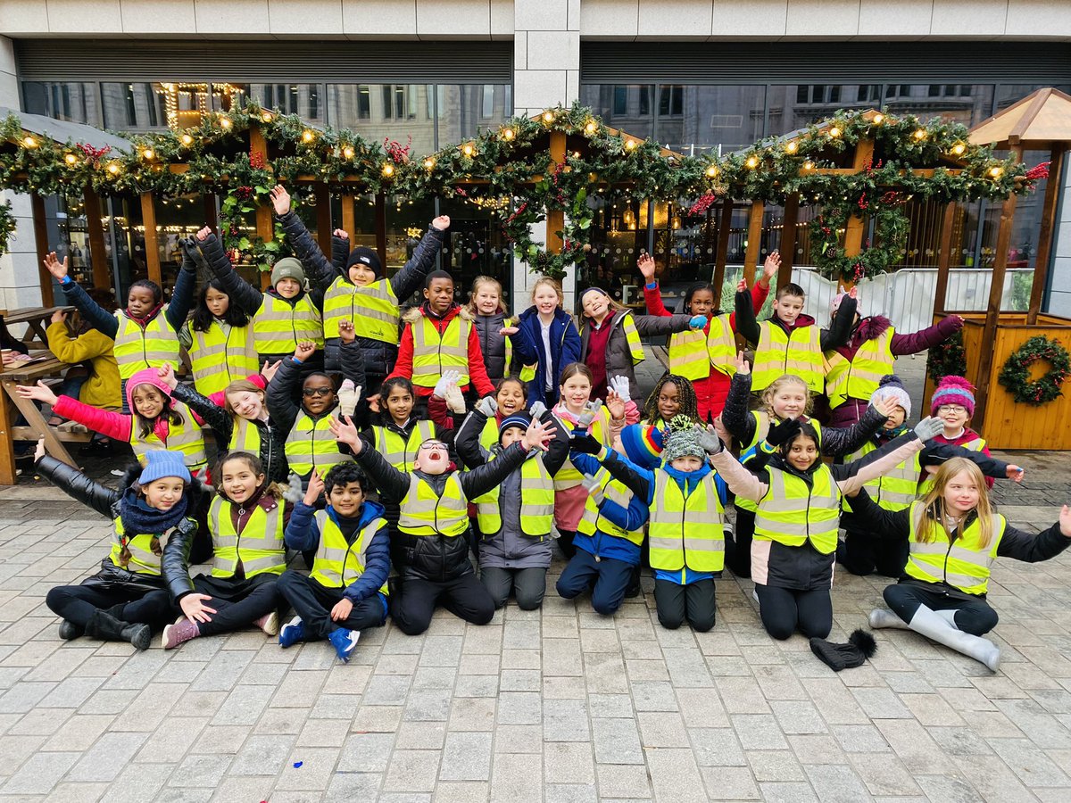 MrsGCampbell1's tweet photo. Happy children and a very proud teacher! Congratulations P5 on an amazing Christmas Coffee Morning concert and what a special treat to spend the afternoon at the Aberdeen Christmas Village! Yesterday was just fabulous โญ๏ธ @SkeneSquare #winterABDN #abdnchristmasvillage https://t.co/kpDY6cfrHk