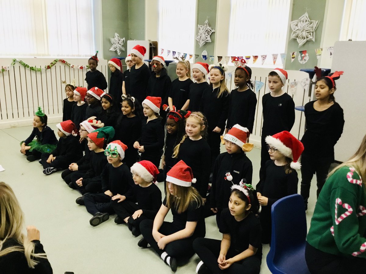 MrsGCampbell1's tweet photo. Happy children and a very proud teacher! Congratulations P5 on an amazing Christmas Coffee Morning concert and what a special treat to spend the afternoon at the Aberdeen Christmas Village! Yesterday was just fabulous โญ๏ธ @SkeneSquare #winterABDN #abdnchristmasvillage https://t.co/kpDY6cfrHk