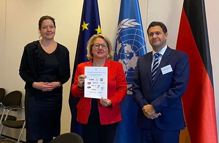 We commit to accelerate the transformation towards a sustainable #Agriculture &amp; #FoodSystem. See our signed statement which was discussed with governments last week 👉in.basf.com/7qykkee

#G7SSCI #SustainbleSupplyChains
| <a href="/SDGBenchmarks/">World Benchmarking Alliance</a> | <a href="/OECD_BizFin/">OECD Business and Finance</a> | @BMZ_BUND