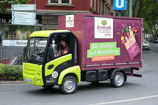 In dem „auch für <a href="/Alnatura/">Alnatura</a> herausforderndem Jahr“ konnte das Unternehmen 2022 einen neuen #Lieferdienst „erfolgreich starten“, sagt Alnatura-Geschäftsführer Lucas Rehn. Den Prognosen für das nächste Jahr begegnet er mit #Optimismus. Mehr im Kurz-Interview: locationinsider.de/bio-landbau-un…